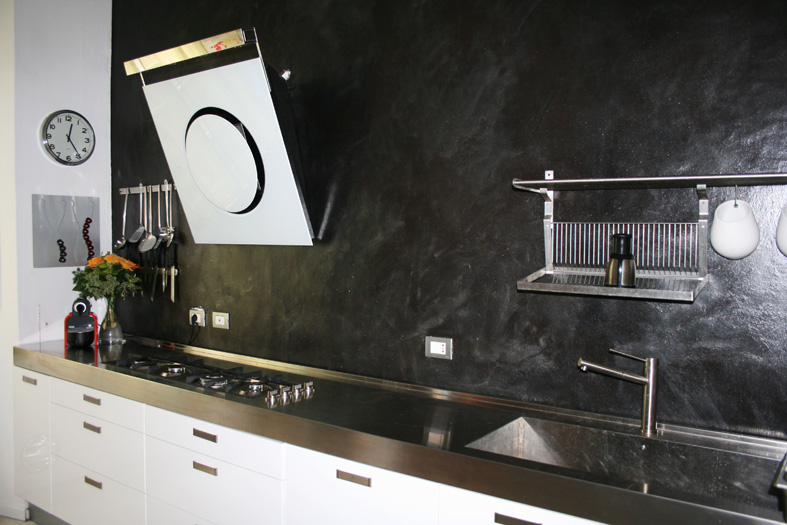 Devo per forza mettere le piastrelle in cucina? colour factory Pittura resina per pareti