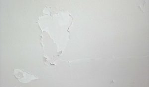 Cosa fare quando la vernice si stacca dal muro